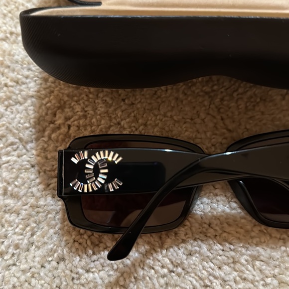 Authentic Chanel Sunglasses in Black with crystal rhinestone CC - Picture 5 of 9